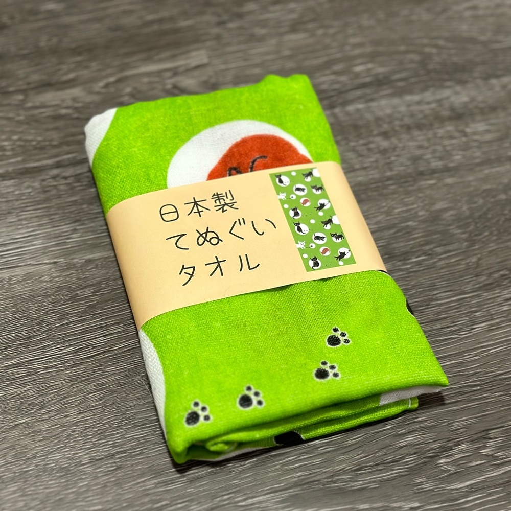Kitten Cat Loves Dot Face Towel ❘ Bath Towel ❘ Hand Towel (Green)